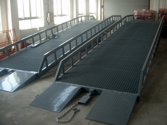 移動(dòng)式登車橋